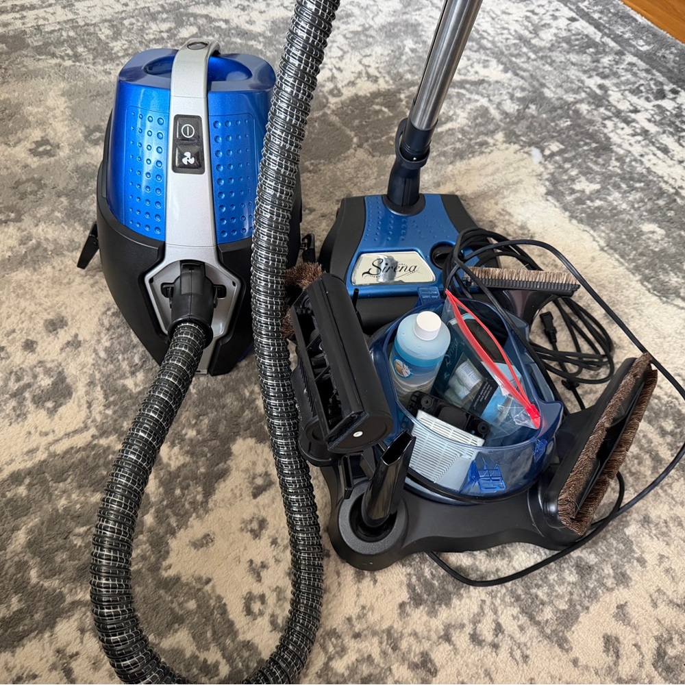 Blue Vacuum Cleaner - Picture 2 of 5